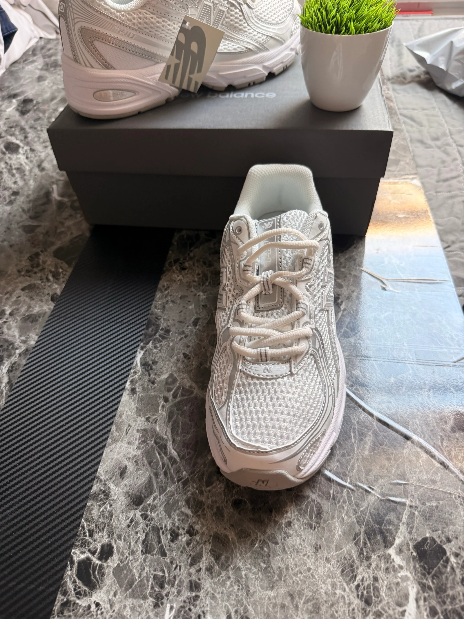 New Balance 740 Blanche/Argent – Taille 41,5 – photo 3